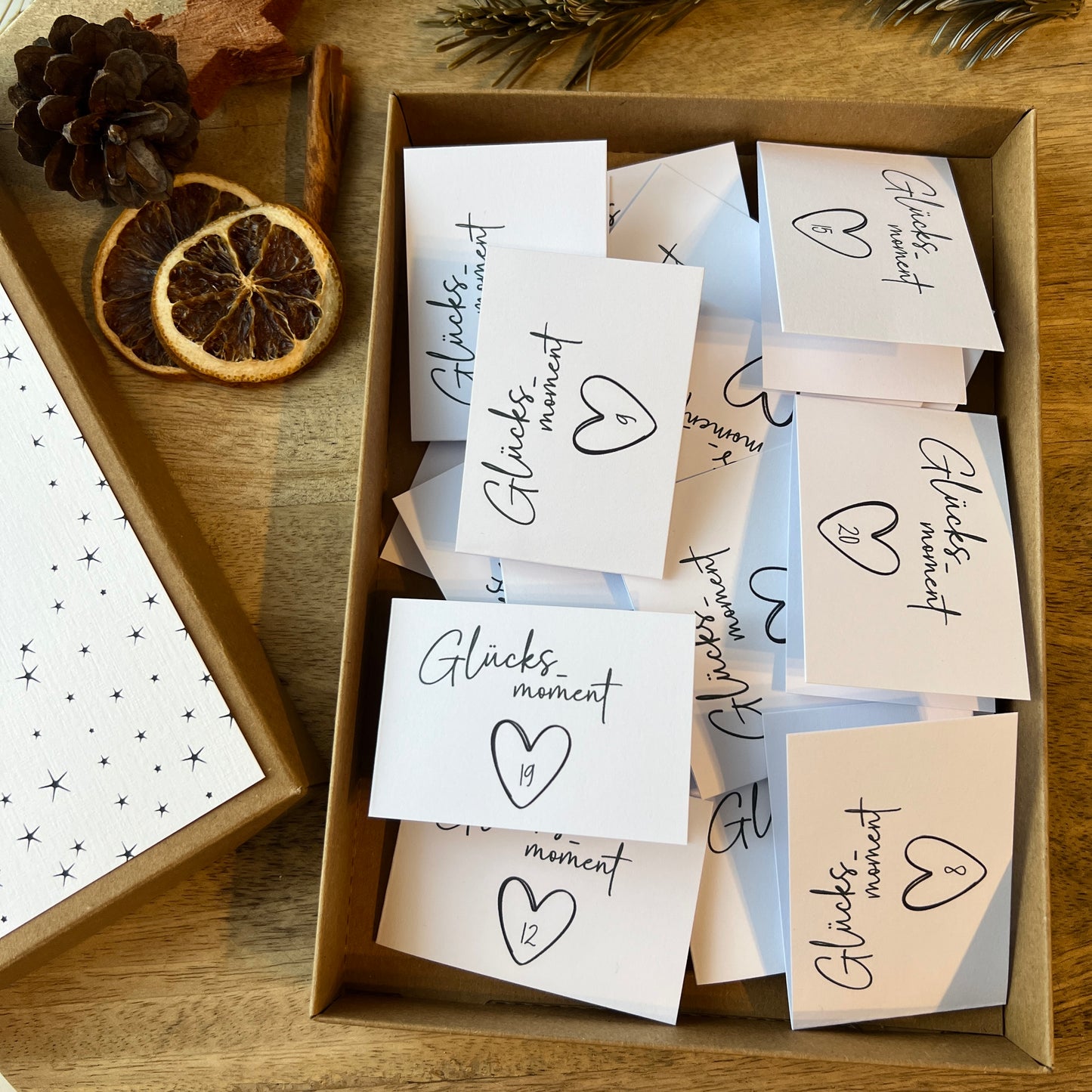 Geschenkbox Nr. 6 | 24 personalisierbare Glücksmomente | Adventskalender | Geschenk für Partner